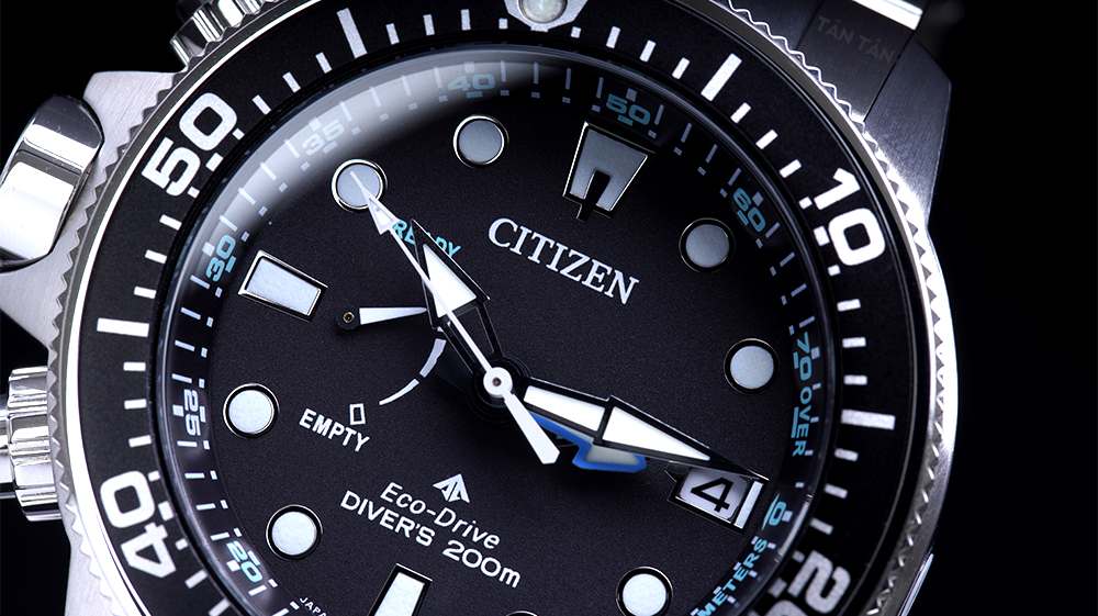Đồng hồ Citizen BN2031-85E - Ô chỉ báo năng lượng được trang bị ở góc 9 giờ