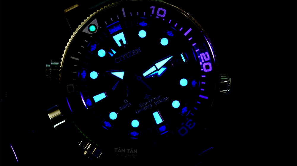 Đồng hồ Citizen BN2031-85E - Bộ kim và cọc số phủ dạ quang bắt mắt