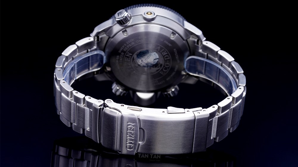 Đồng hồ Citizen BN2031-85E - Dây đeo thép không gỉ tích hợp khóa bấm chắc chắn