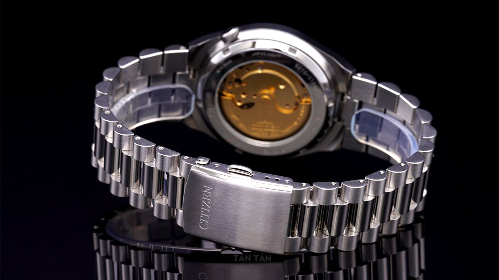 Đồng hồ Citizen NJ0150-81E - Bộ dây sáng bóng của đồng hồ Citizen NJ0150-81E