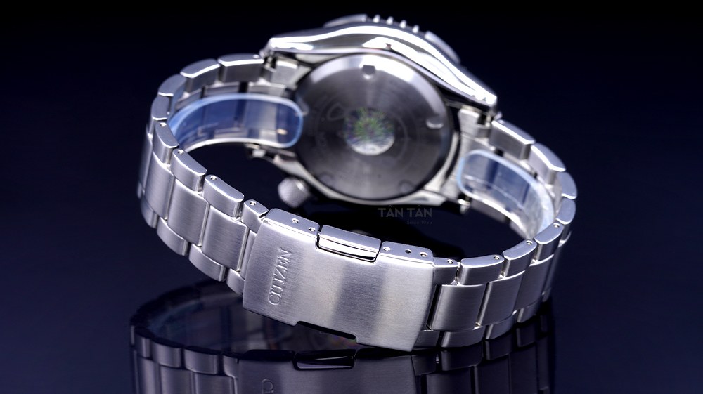 Đồng hồ Citizen NY0090-86E - Dây đeo thép không gỉ cùng khóa bấm chắc chắn