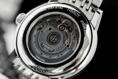 bộ máy Tissot Powermatic 80 đã được nâng cấp đạt chuẩn độ chính xác cao.