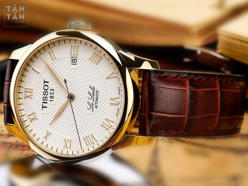 Đồng hồ Tissot 1853 automatic được thiết kế với phong cách cổ điển truyền thống, 3 kim và 1 lịch.